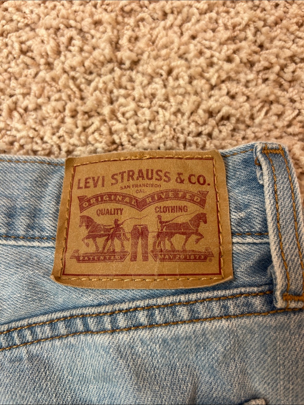 Women's Low Pro Straight Lightweight Jeans in Light Blue Wash - Picture 4 of 6